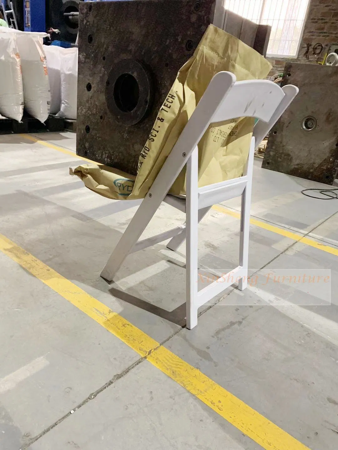 Hot Sale Foldable Chair Wedding Event Plastic Wimbledon Garden Chairs White Resin Folding Chair Outdoor