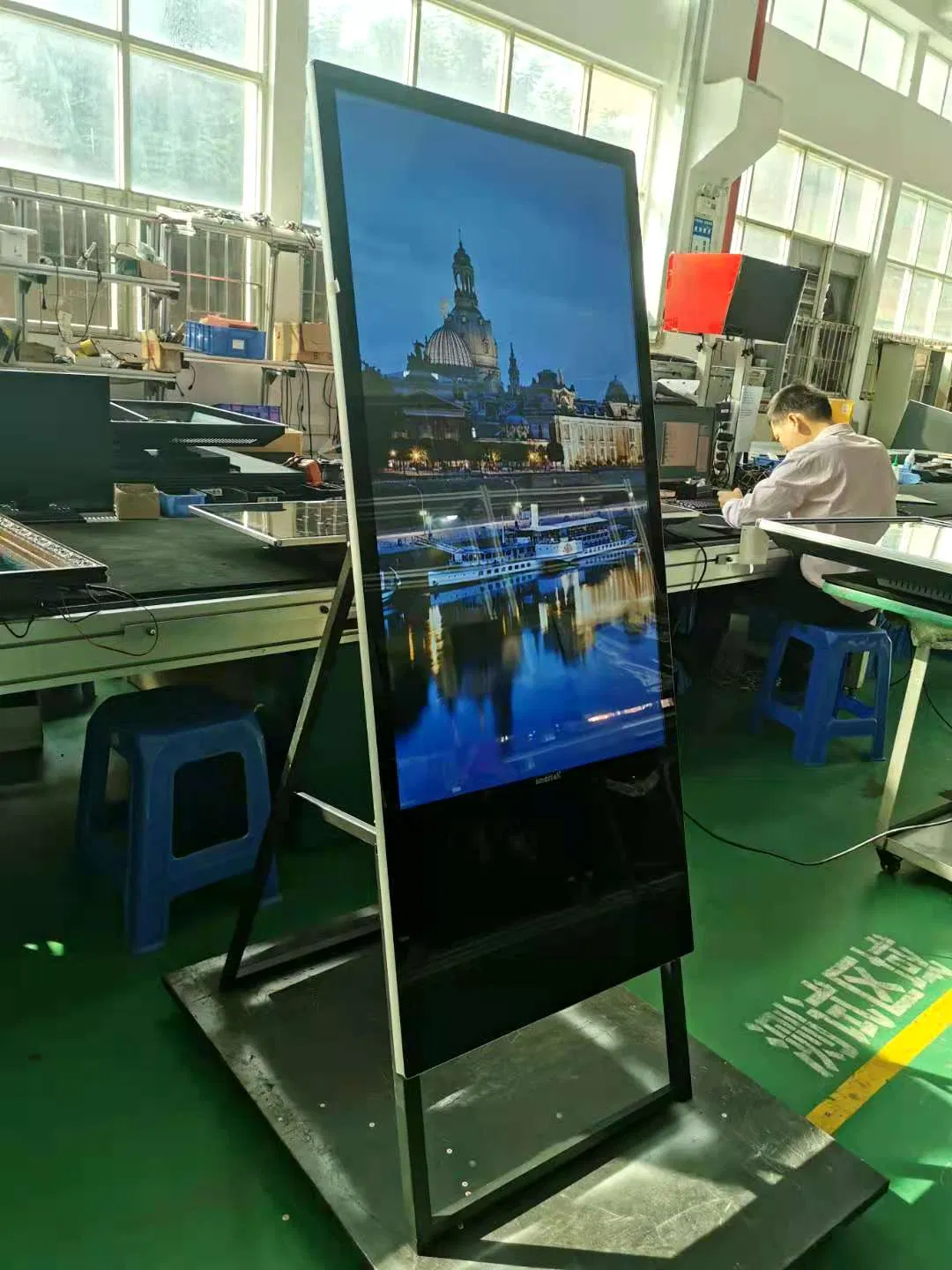 Free Digital Signage 43inch LCD Display Touch Screen Advertising Media Player WiFi Android System