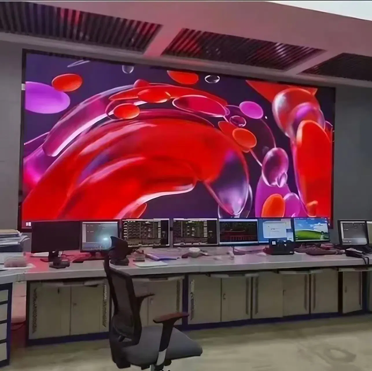 Dynamic LED Conference Display by D-King for Interactive Meetings