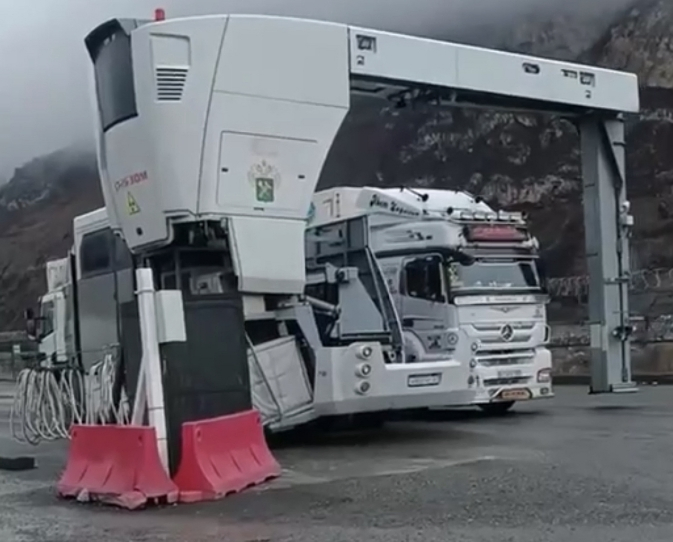 High Speed Image Data Acquisition Circuit Used in X-ray Array Image Detection and Imaging System of Large Vehicle