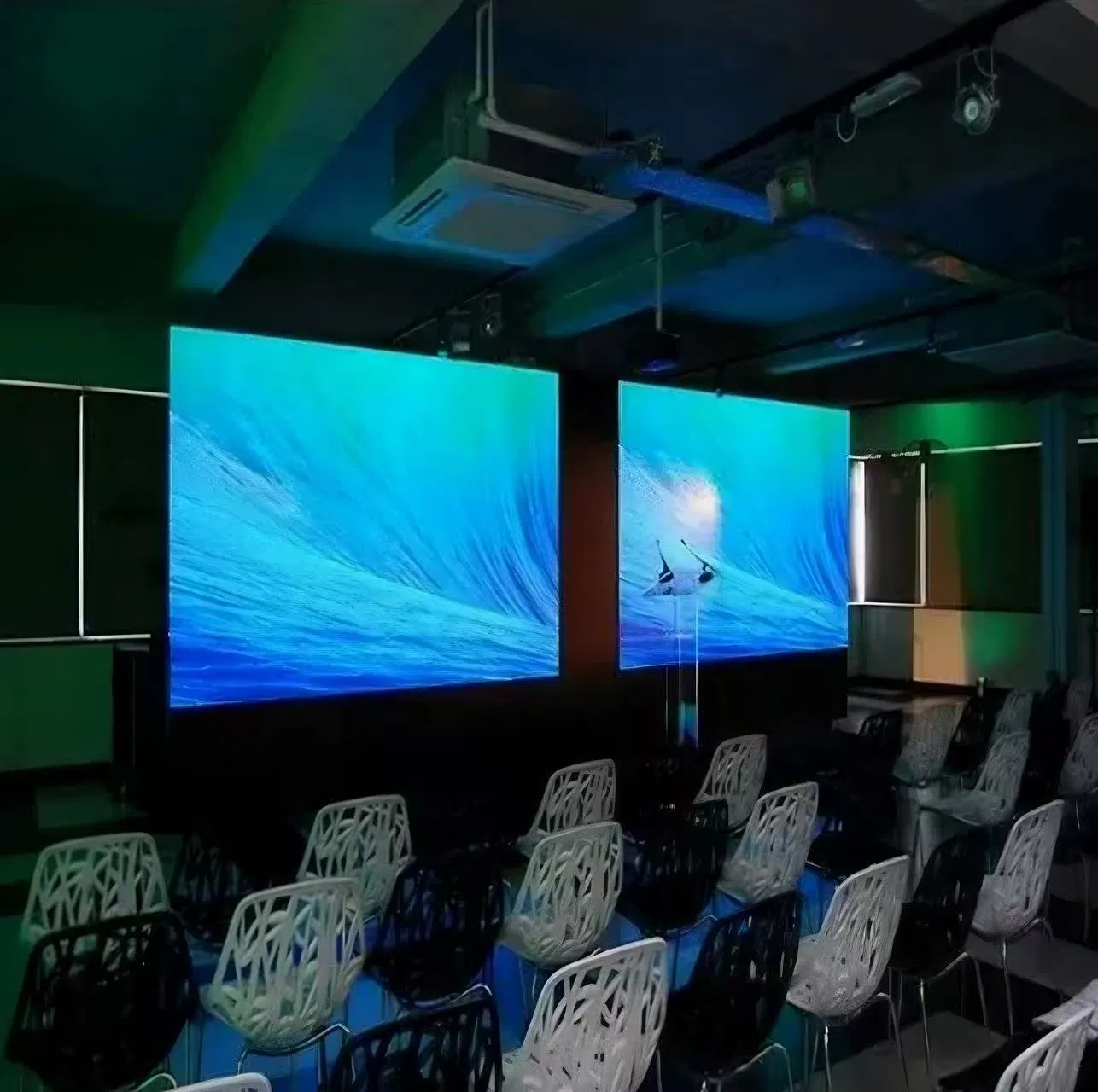 Dynamic LED Conference Display by D-King for Interactive Meetings