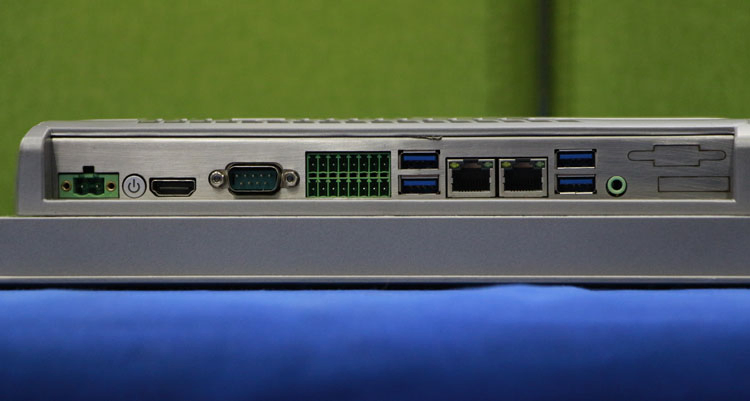 Desktop Bracket / Wall Mount / Embedded 3558u I3 I5 I7 All in One PC Touch Screen Fanless Industrial Computer