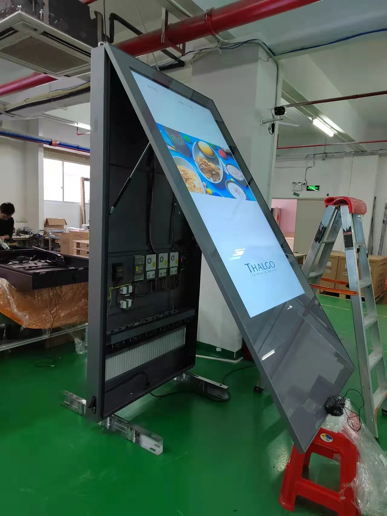 New Product 65/75 Inch 2500nits Single Side Floor Standing Outdoor Totem Digital Signage High Brightness LCD Advertising Display