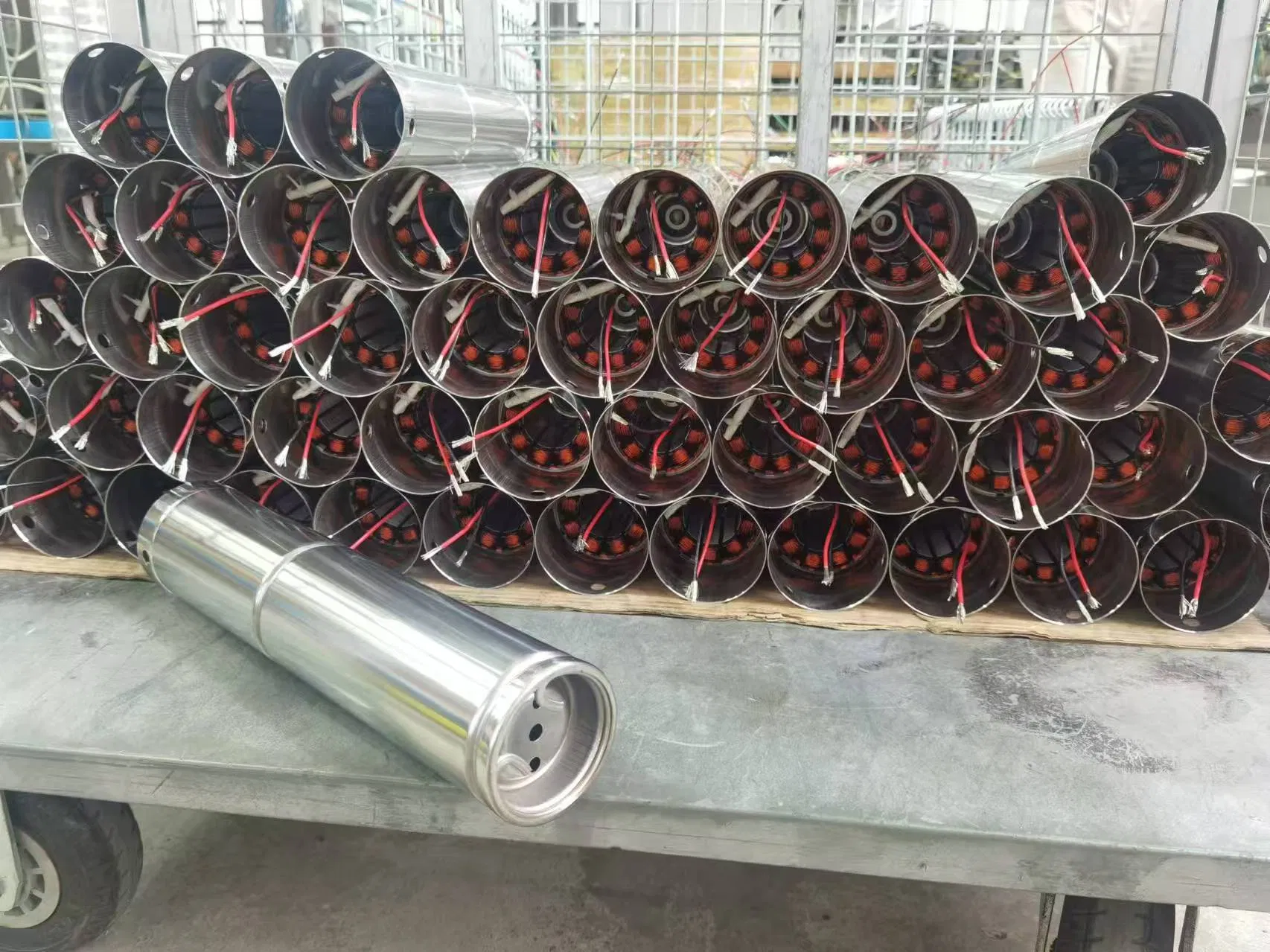 DC Solar Powered Screw Pump System with External Controller, off-Grid Pumping Solution for Borehole and Irrigation