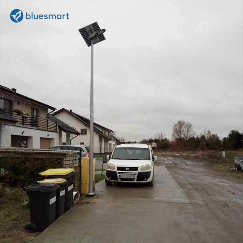 Solar System Security Outdoor Lamp Durable Lithium Battery with Solar Panel and Pole