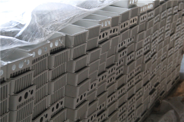 Versatile Solar Submersible Pumping System for Garden Irrigation