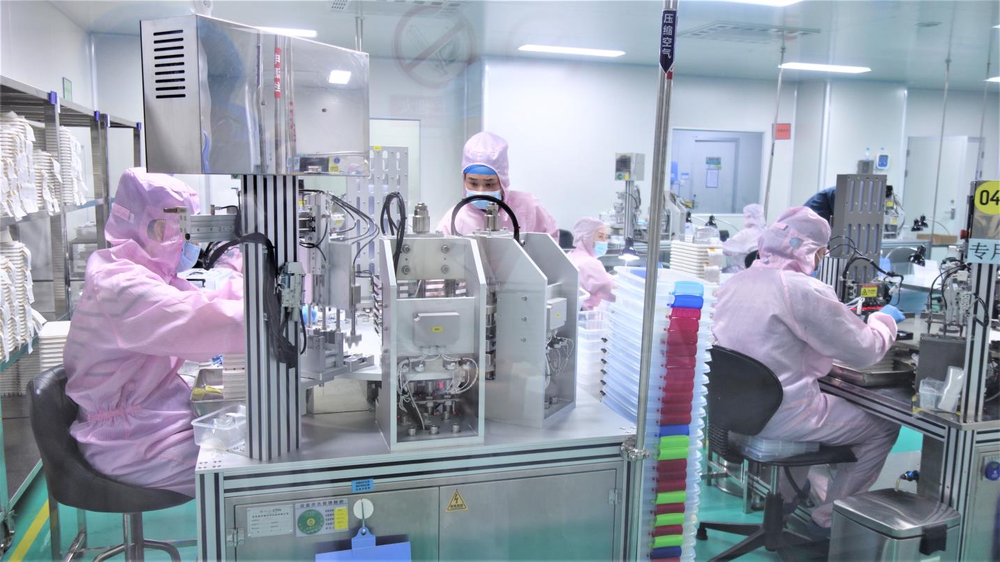 Saline solution filling process for contact lens blister packs