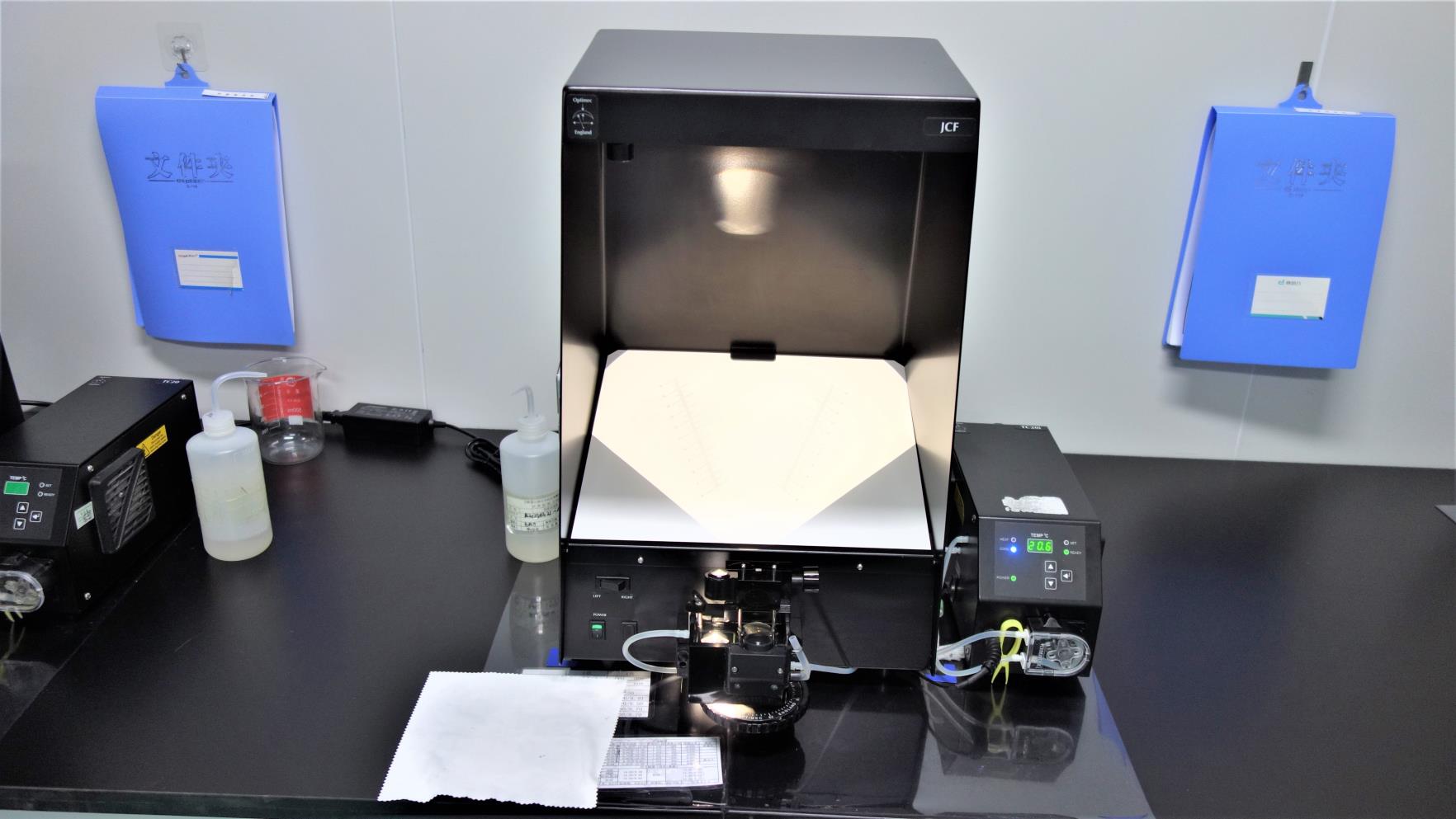 Optical projector for contact lens diameter and edge inspection