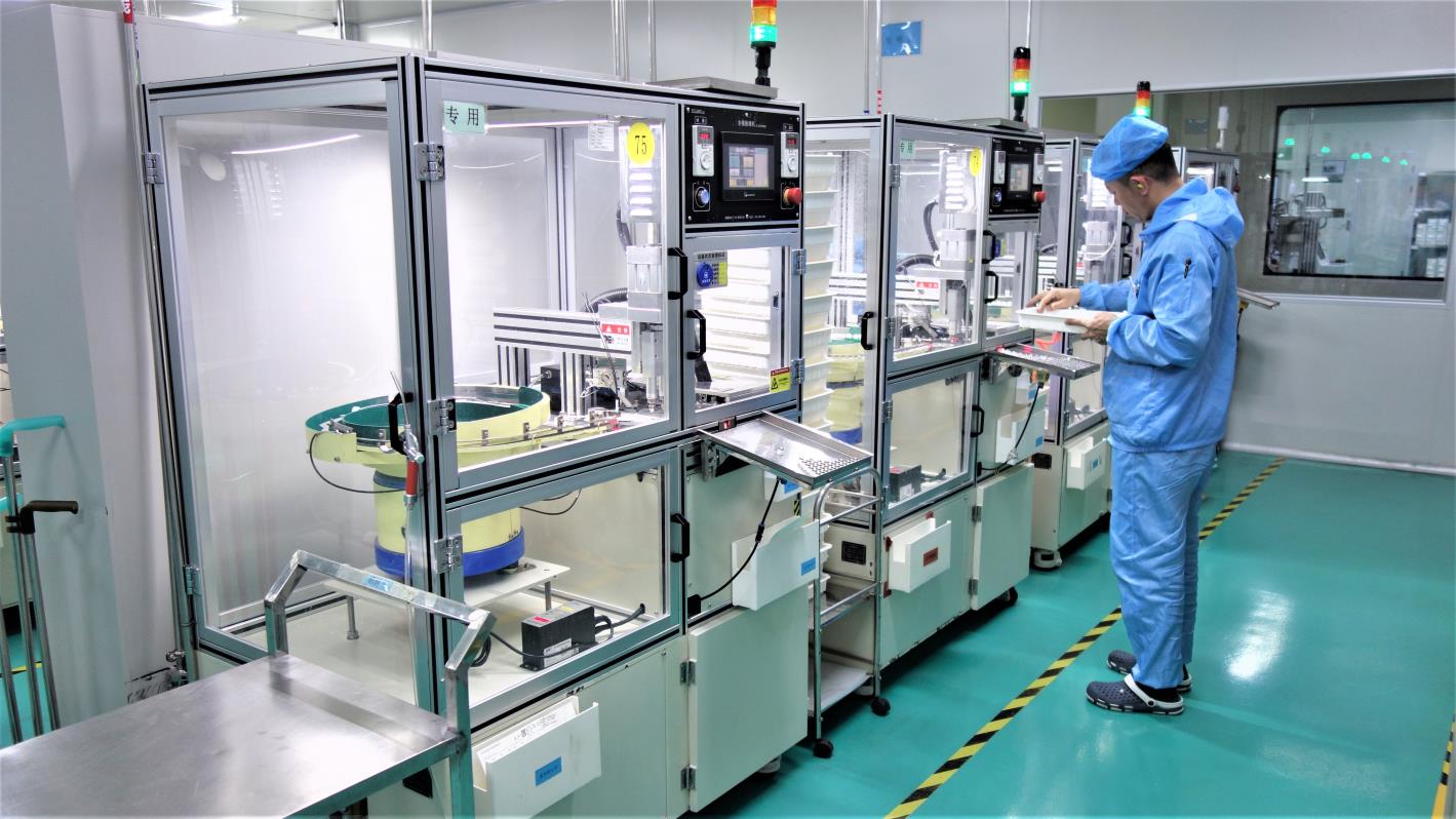 Contact lens demoulding process at Fresh Vision Shenzhen factory