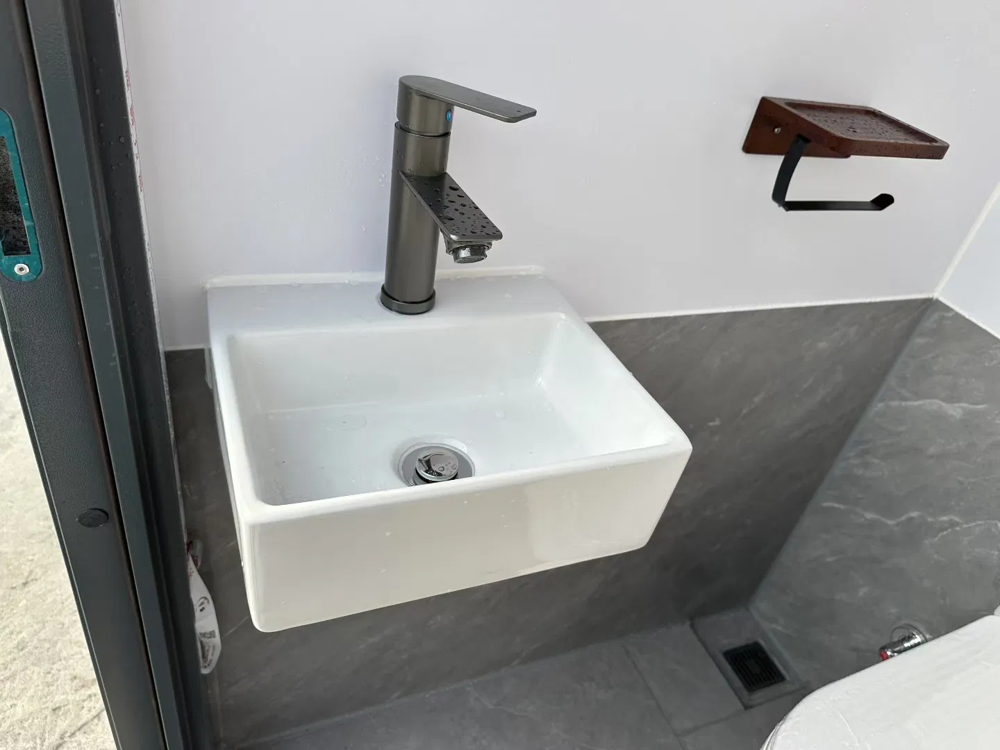 Cabina de baño móvil elegante para festivales al aire libre ecológicos