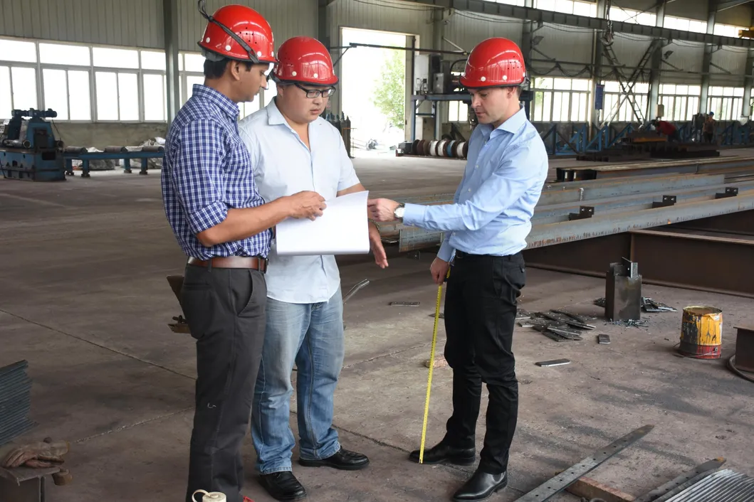 Reunión técnica de diseño de almacén prefabricado