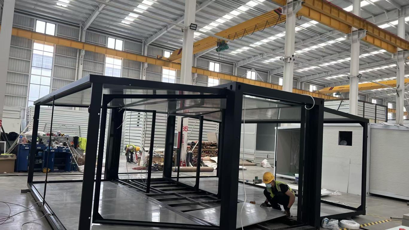 Montaje final del panel de pared e instalaciones