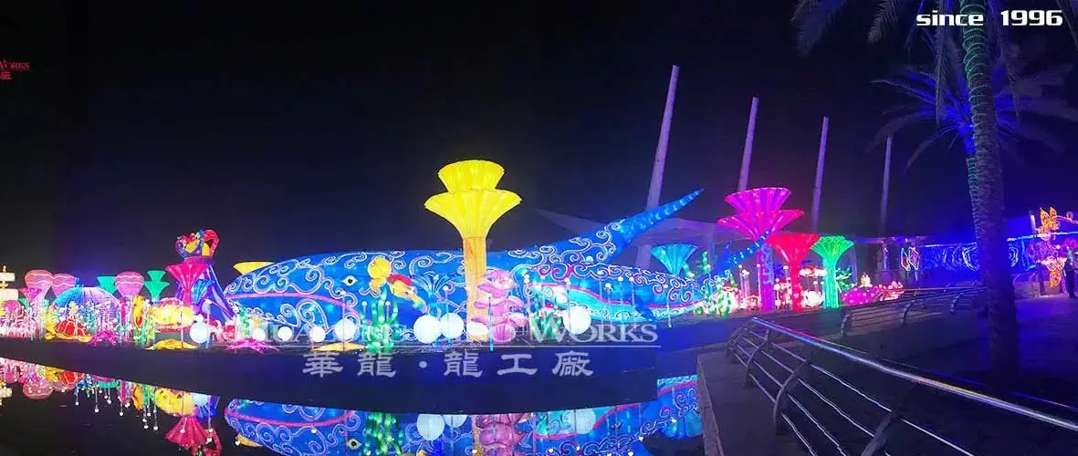 Illuminated dinosaur lantern display