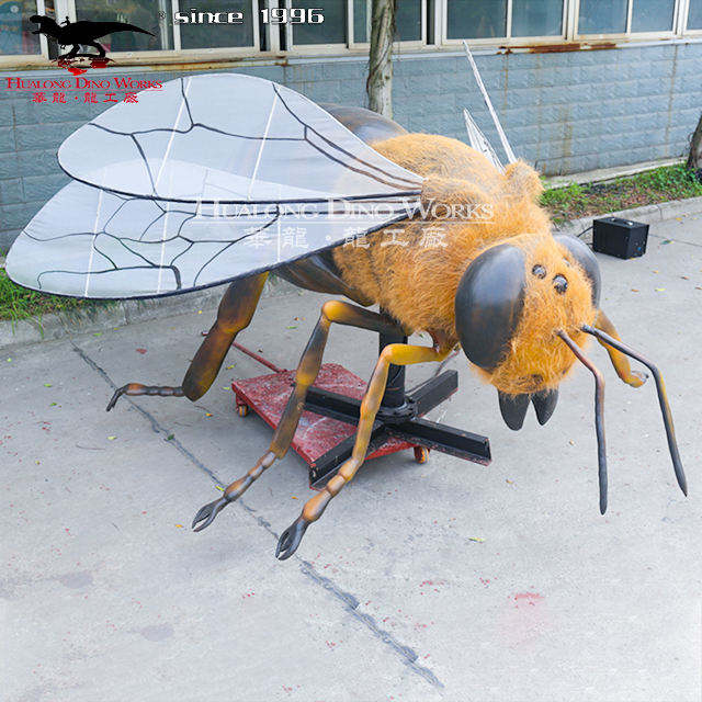 Buy Hyper-Realisti Animatronic Mantis -Interactive giant Insects with movable limbs and antennae，waterproof Design for Insectariums/Educational Zoos Factory, Factories
