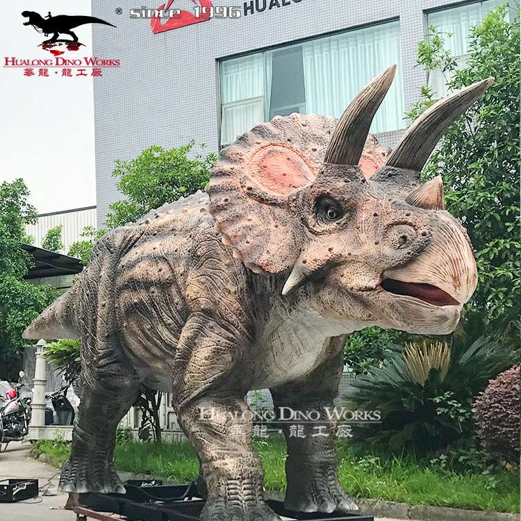 Animatronic Triceratops Details