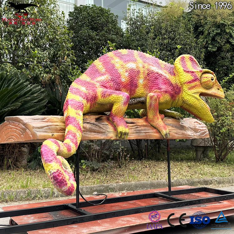 Buy Custom Pitch Theme Park Interactive Sculpture High-Quality Foam Weatherproof & Moisture-Proof Factory Direct Animatronic Animal Model Simulated Giant Chameleon Supplier, Factory