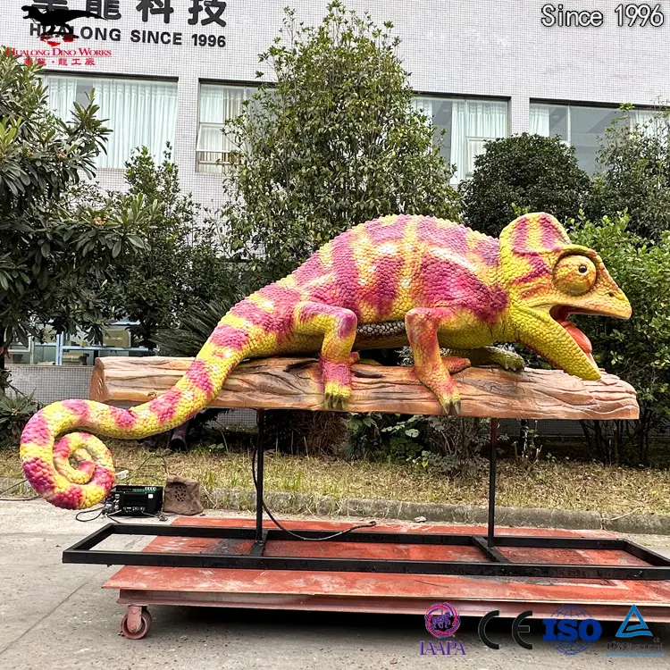 Weatherproof giant chameleon animatronic animal model
