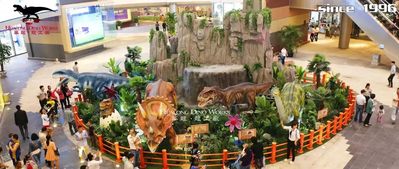 Animatronic models attracting shoppers in a mall
