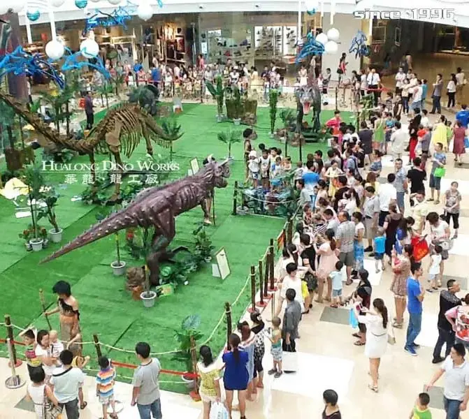 Indoor animatronic installation in a retail center