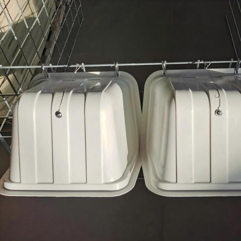 Dairy Farm Economical Calf Living House with Fence and Feeding Bucket Calf Hutch