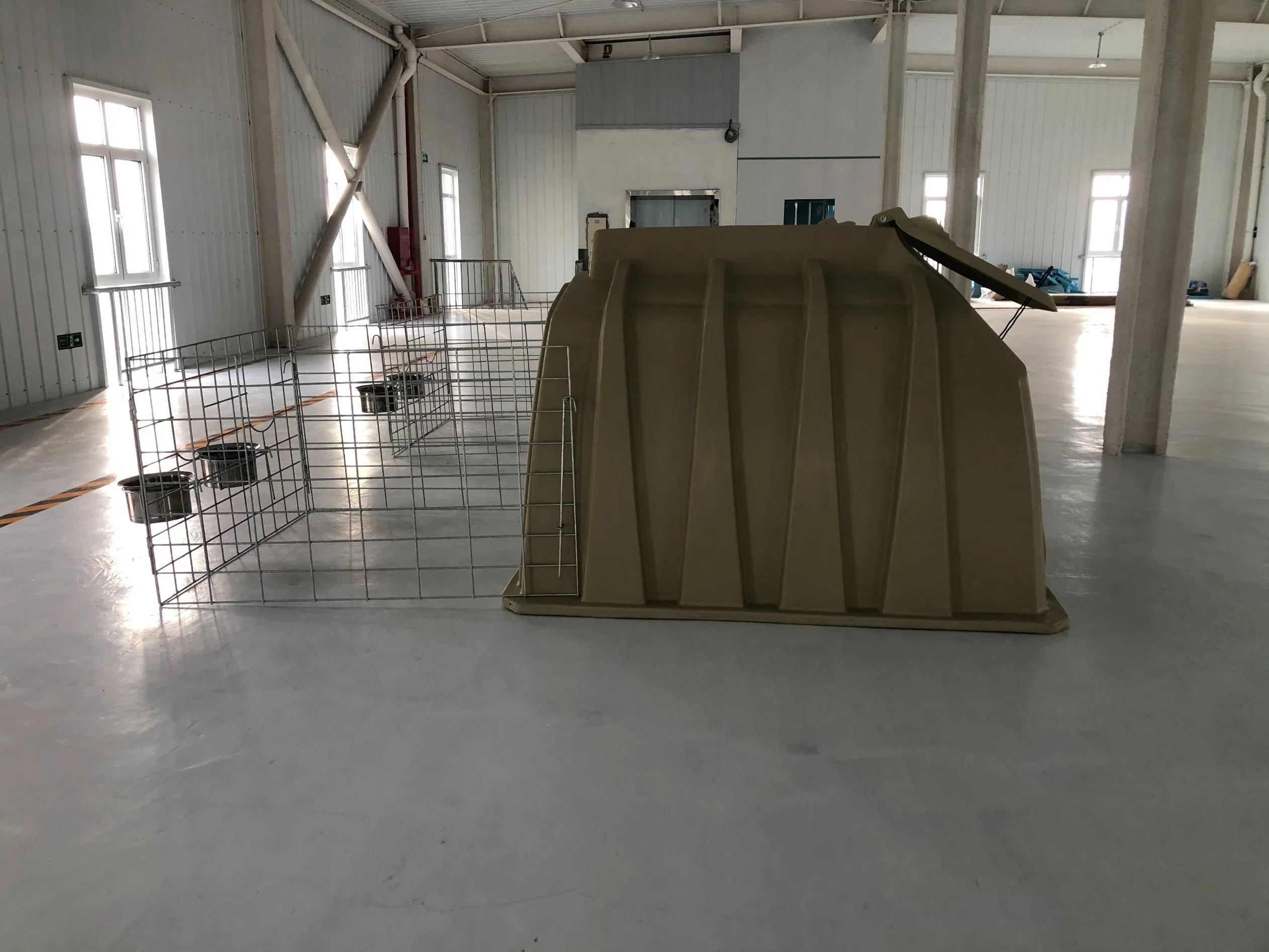 Dairy Farm Calf Living House with Fence and Feeding Bucket Hutch