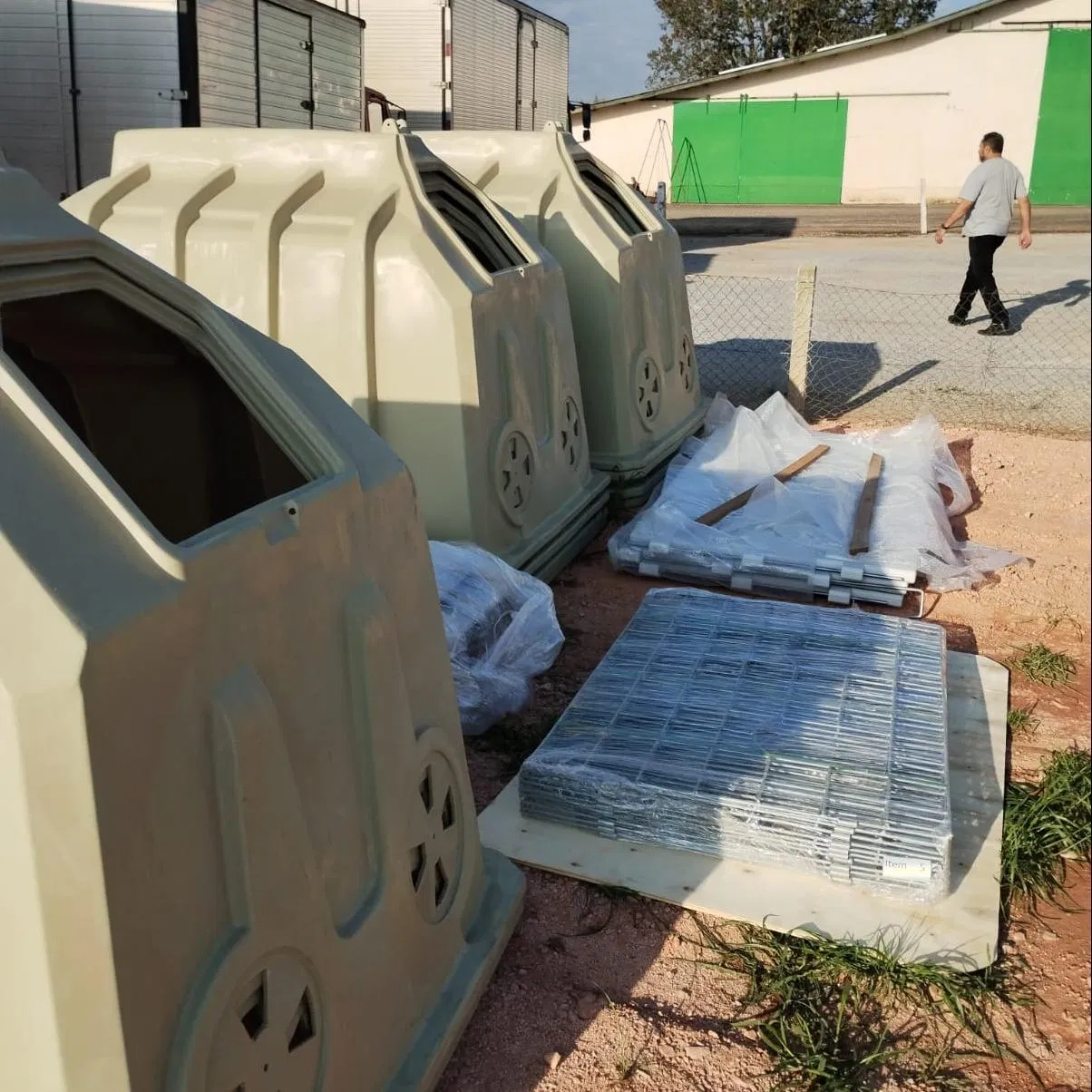 Dairy Farm Economical Calf Living House with Fence and Feeding Bucket Calf Hutch