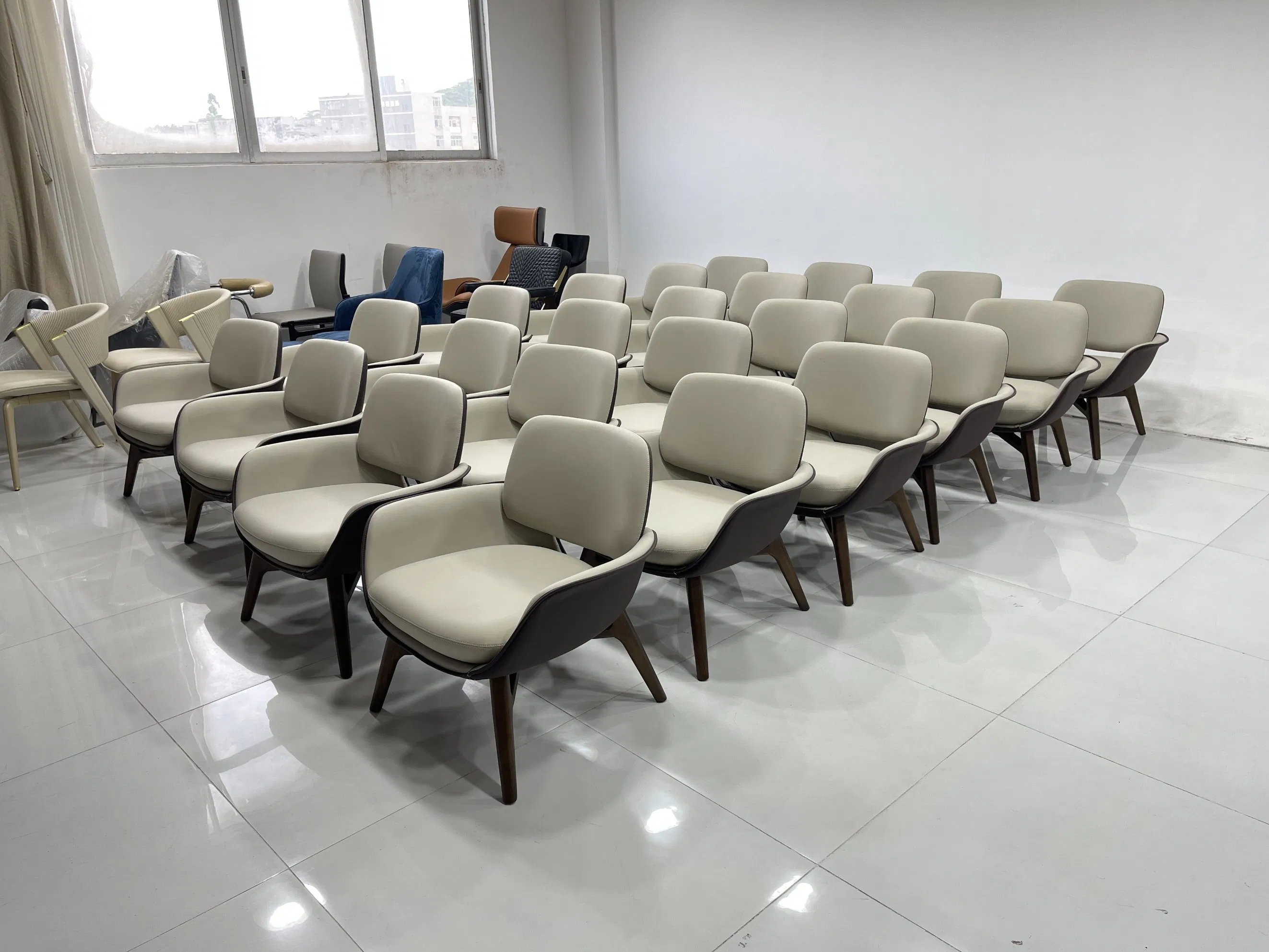 China Foshan Fiberglass Public Area Reception Accent Iconic Leather Chair with Solid Wood Base