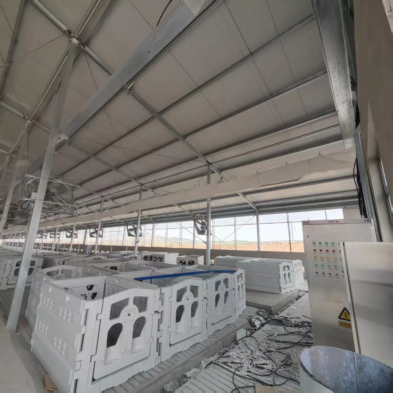 Livestock Equipment Completely Modular PE Dry Clean Indoor Calf Hutch