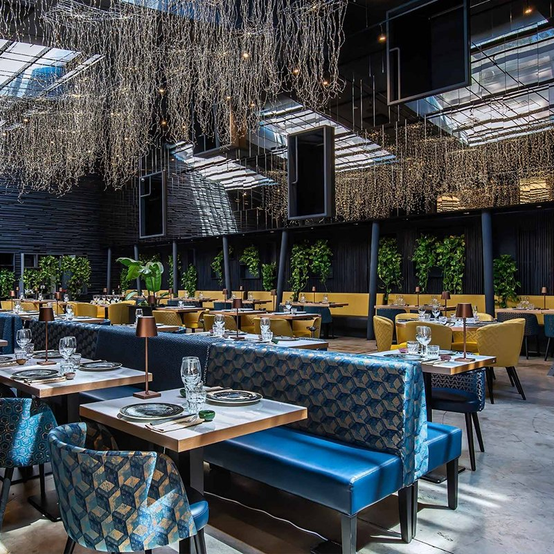 Luxury Velvet Restaurant Furniture Dining Table and Chairs Set for Hotel and Cafe