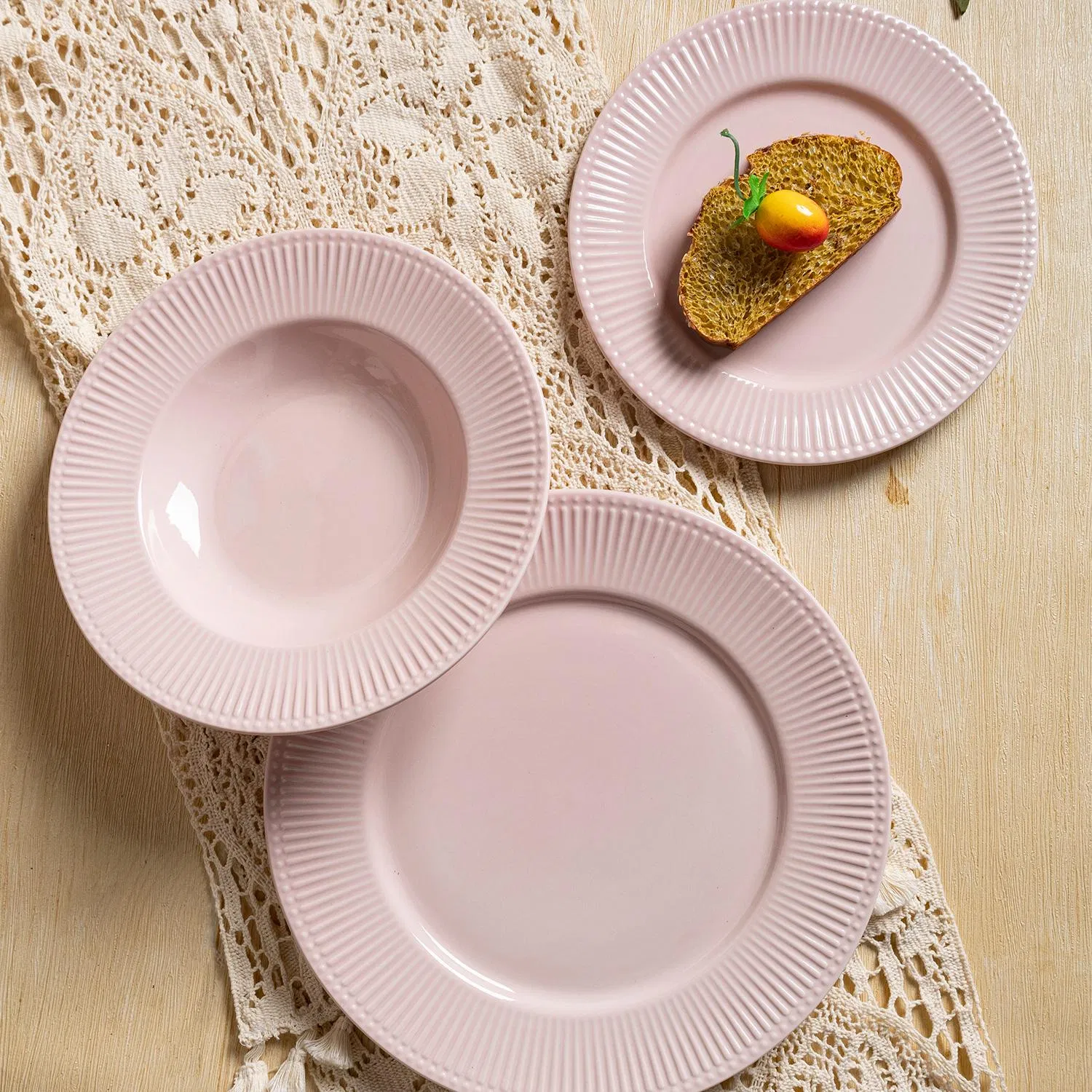 High-Quality Porcelain Dinner Plate Wholesale Ceramic Plate Restaurant Dining Table Contemporary Porcelain White Ribbed Ceramic Tableware Dinner Set