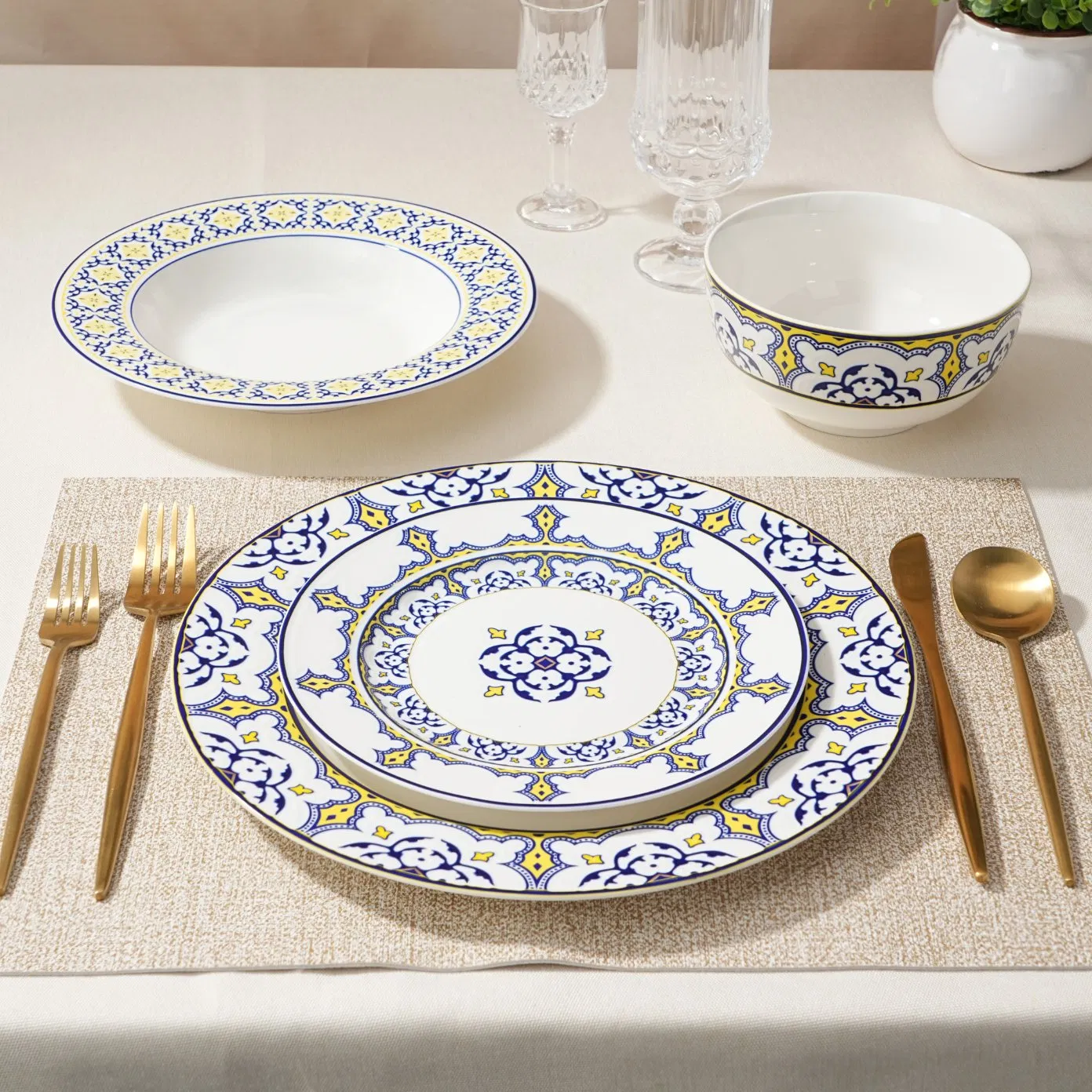 Elegant Crockery Porcelain Tableware Ceramic Dinner Set for Stylish Dining Experiences