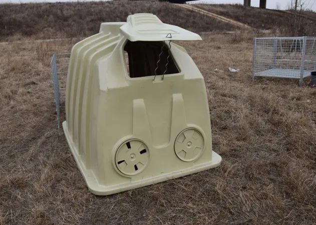 Livestock Single Calf Hutch View 3