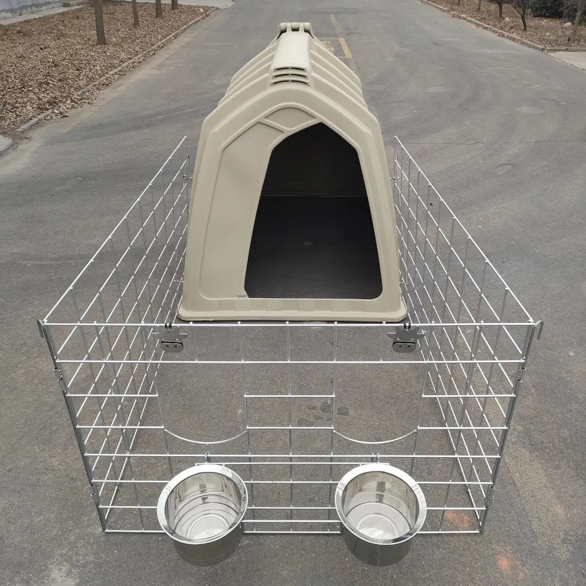 Livestock Reinforced Calf Cages Plastic Cattle Cow Hutches Calf House for Daily Farm Feeding Animals Calf Hutch with Fencing
