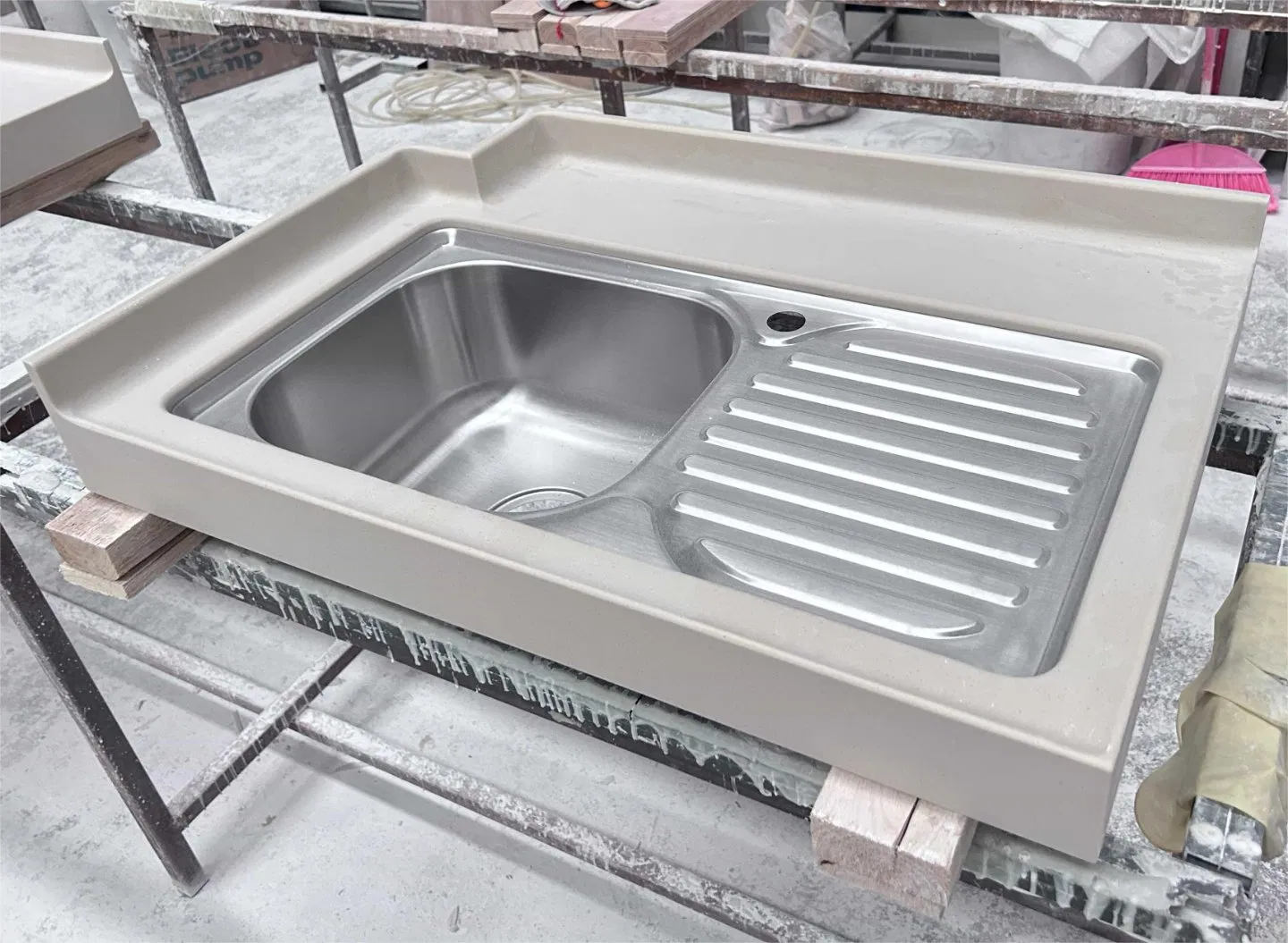 OEM Factory Home Furniture Kitchen Dining Table Island with Kitchen Cabinet in Modern Design and Solid Surface Stone Quartz Taj Mahal Countertop Island Top