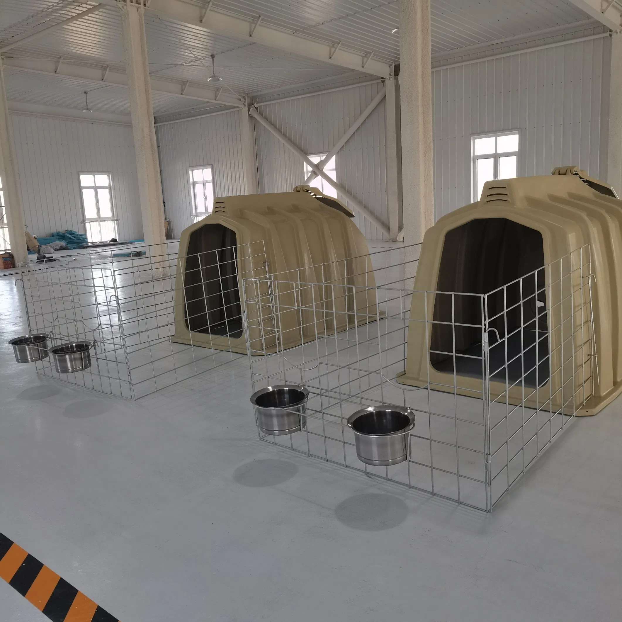 Dairy Farm Economical Calf Living House with Fence and Feeding Bucket Calf Hutch