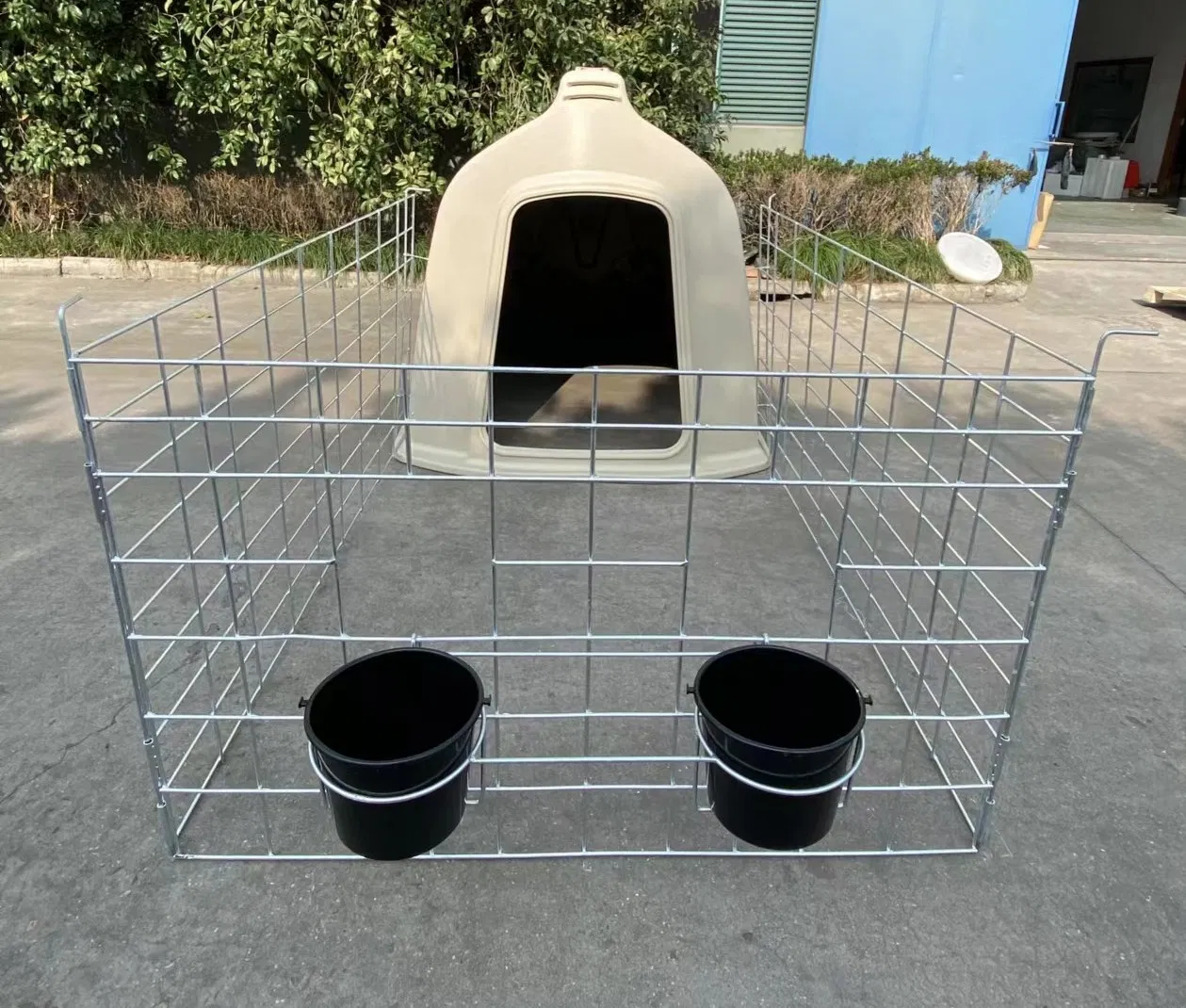 Food Grade PE Material Cattle Hutch Cow Calf Hutch