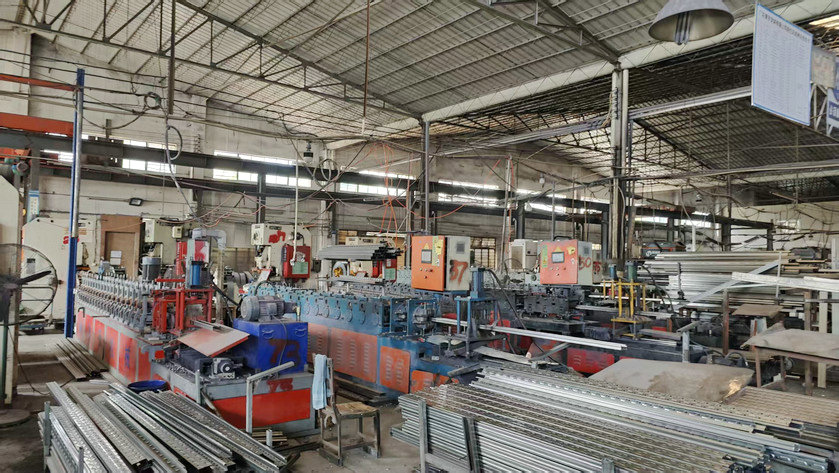 High-Speed Pipe Cutter