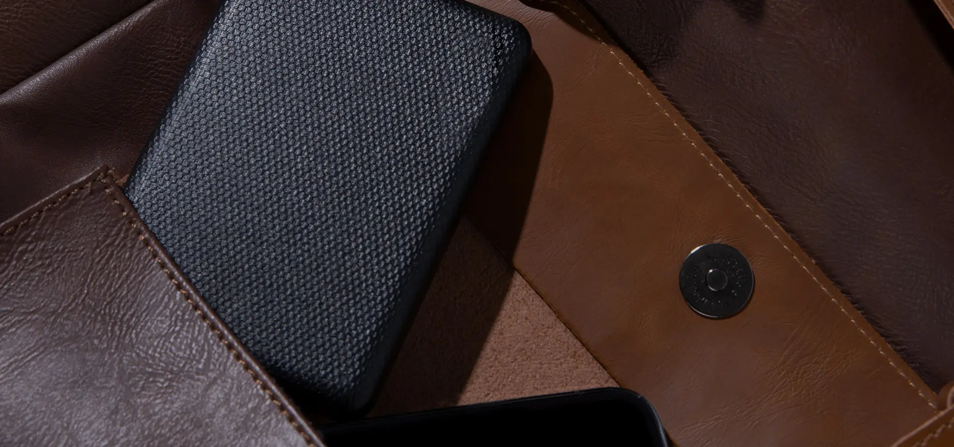 Metal buttons for luggage - auxiliary fixation and enhanced protection for travel scenarios