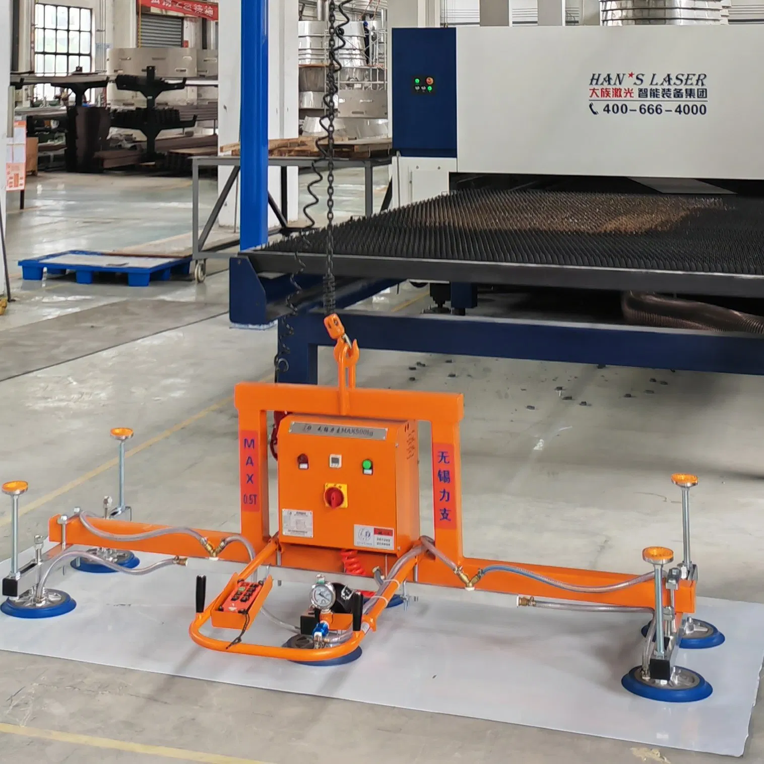 Cortadora láser industrial con brazo telescópico para cargas pesadas
