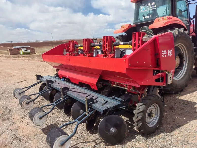 Sembradora trasplantadora de patatas montada en tractor 2