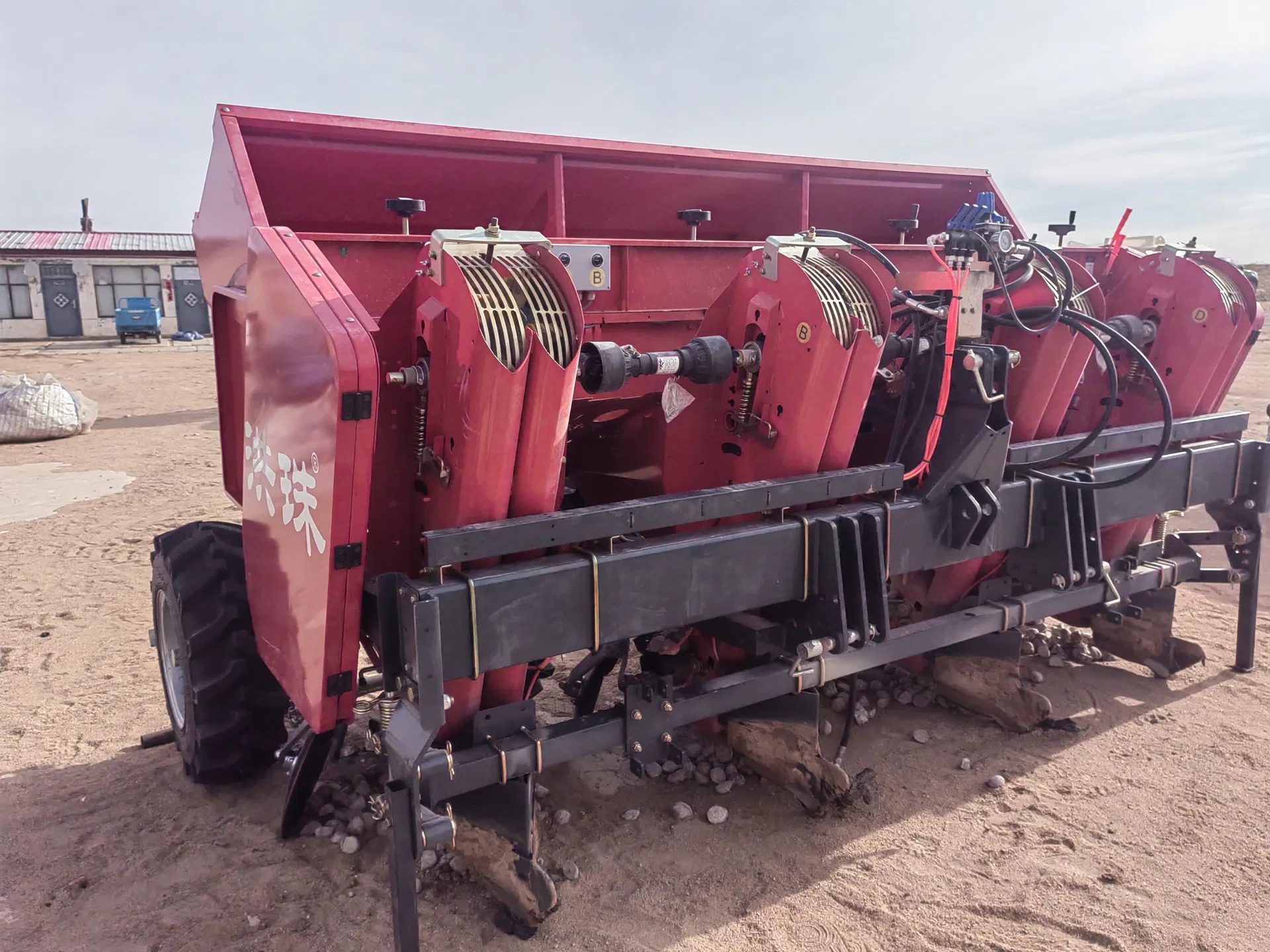 Sembradora trasplantadora de patatas montada en tractor 4