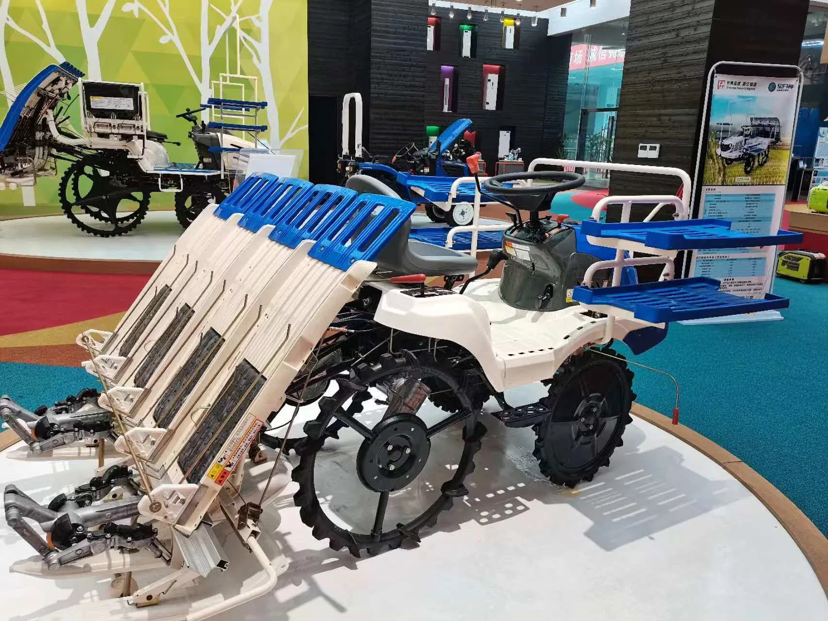 Máquina de trasplante de arroz de gasolina automatizada de cuatro hileras 430 trasplantador de arroz de alta velocidad 2ZG-4QR
