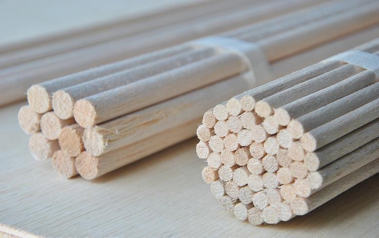 Balsa wood round sticks
