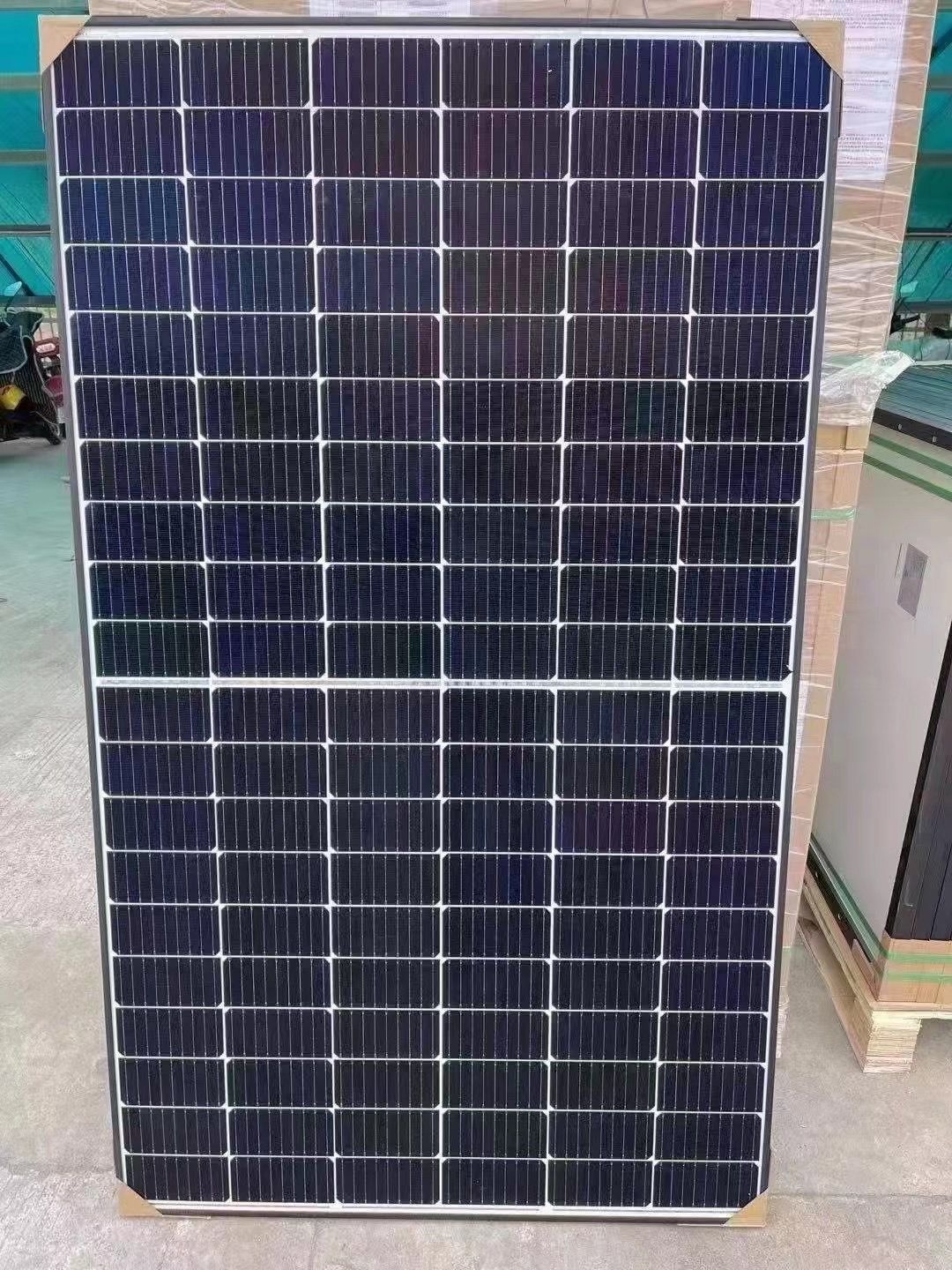 Trina High Quality 605w 595w 590w 585w Photovoltaic Panel Mono 210mm Industrial 600W Solar Panels