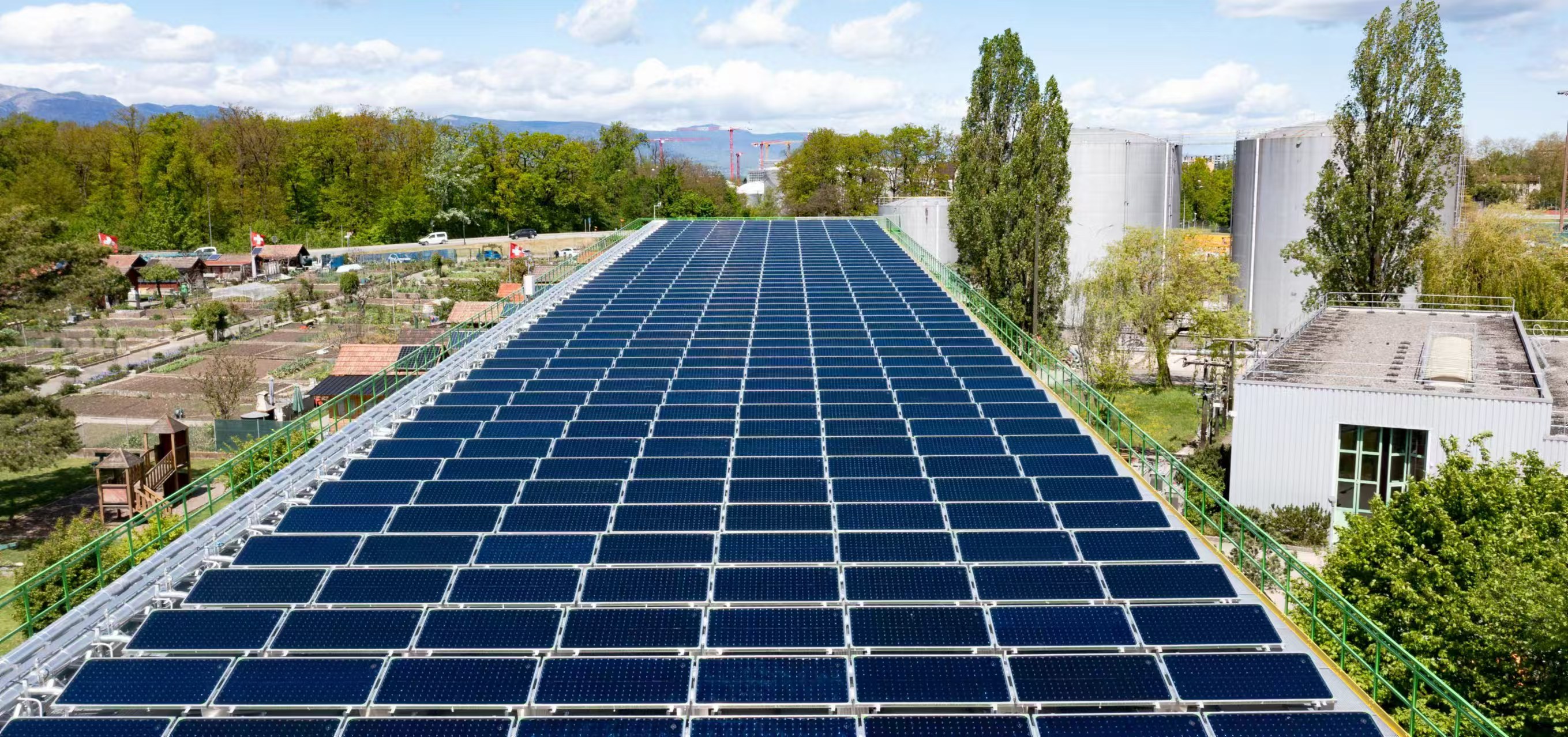 BX-1 All Black Polycrystalline Silicon PV-Thermal Integrated Machine (585W) Dual Energy Hot Water Power Solar Panel 125mmx125mm