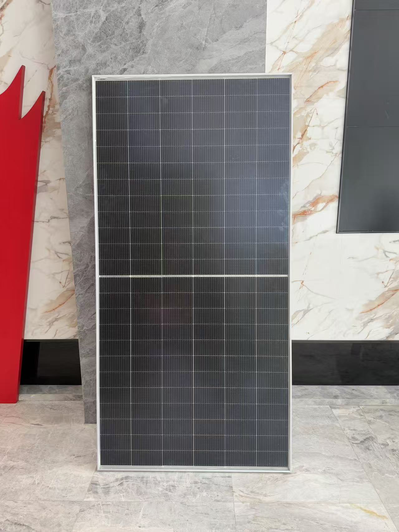 BX-1 All Black Polycrystalline Silicon PV-Thermal Integrated Machine (585W) Dual Energy Hot Water Power Solar Panel 125mmx125mm