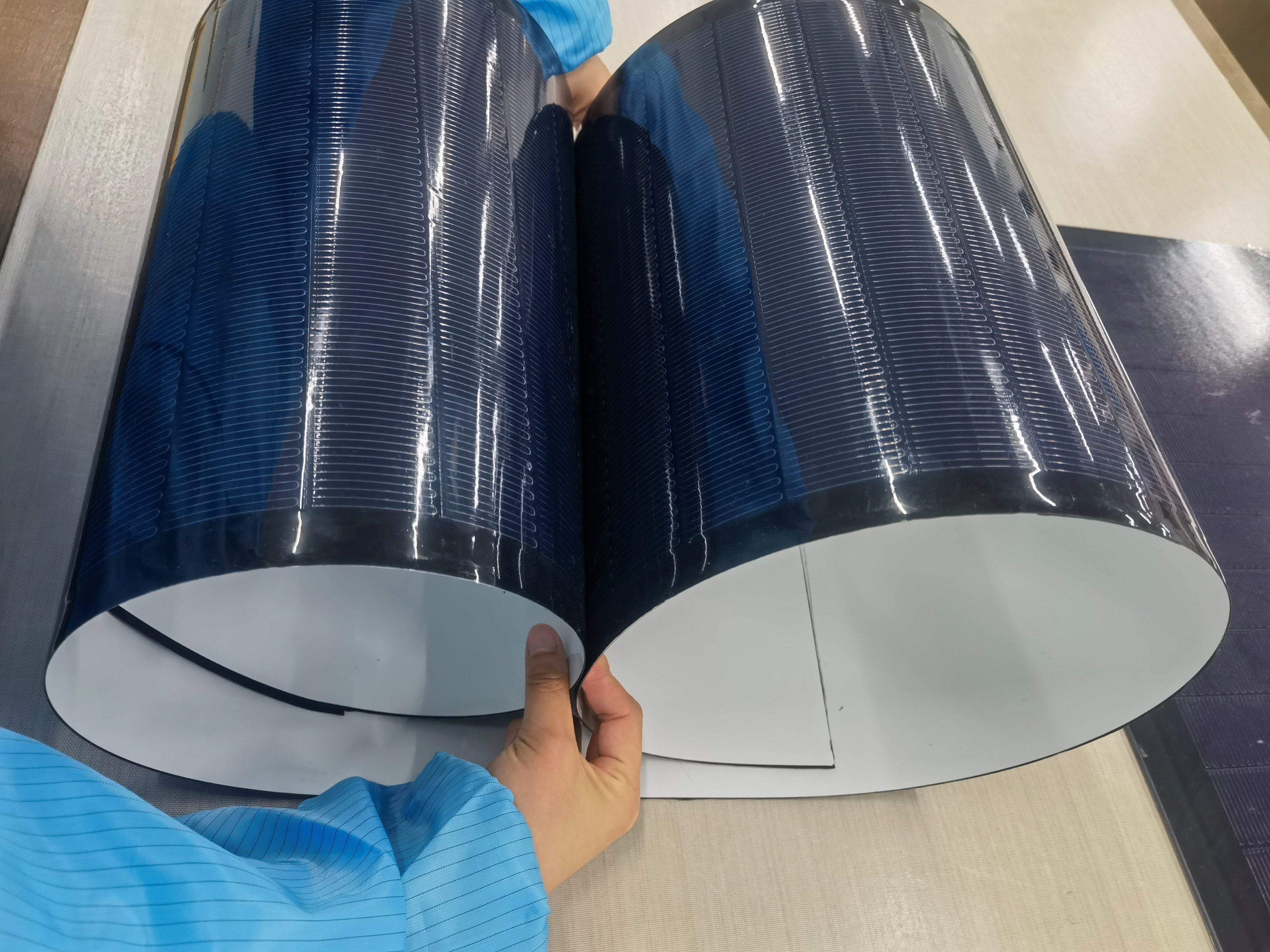Customized 100W, 200W, 300W, 400W, 500W, and 1000W CIGS Flexible Solar Panels Suitable for RVs and Boats.