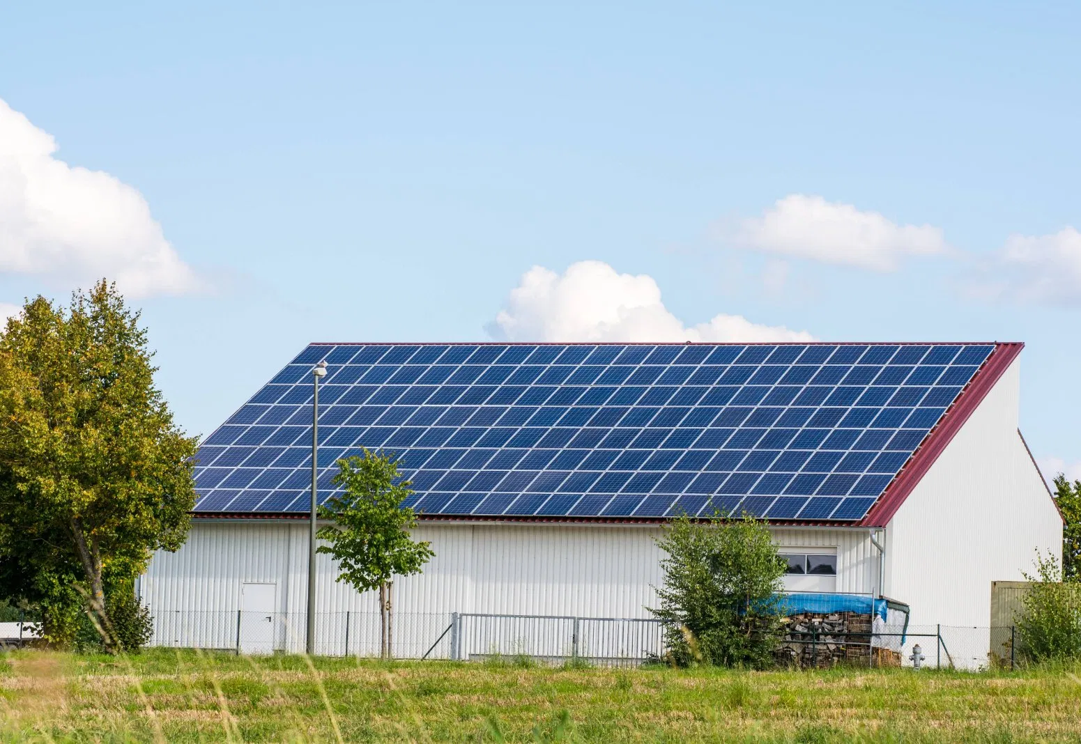 Longi All Black Household and Commercial Hot Selling 560W 580W Solar Panels