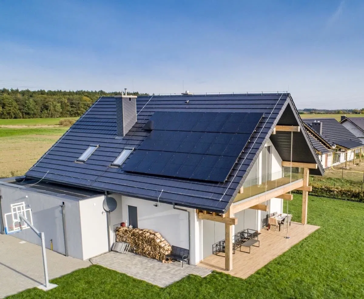 Longi All Black Household and Commercial Hot Selling 560W 580W Solar Panels