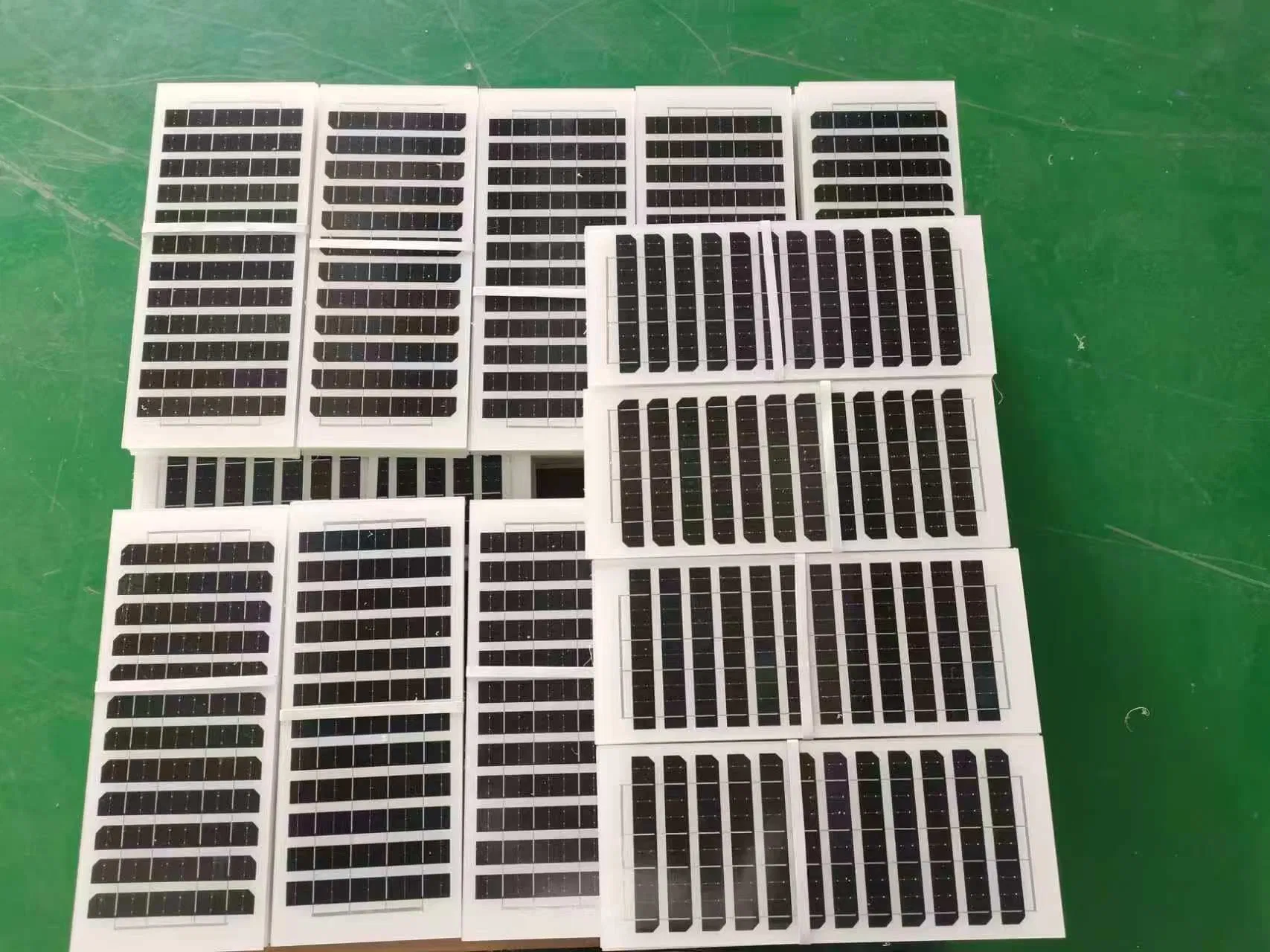 off Grid Mono PV Module Solar Panel Generator Field Exploration Power Station